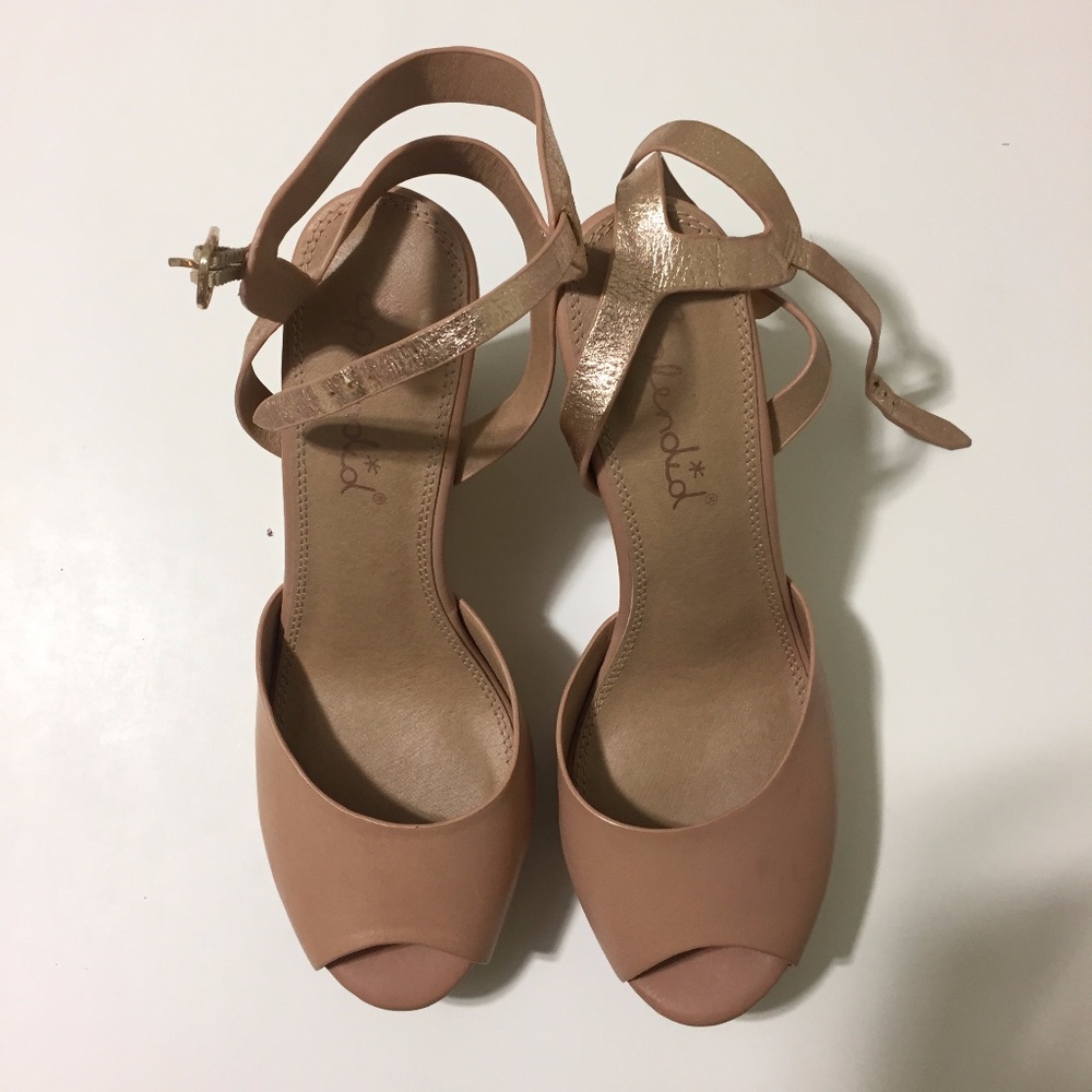 Wedge sandals (Size:9)